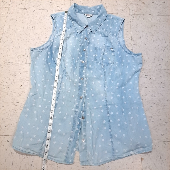 GUESS | Pastel faded blue & white stars sleevless collared button up shirt - Picture 6 of 9